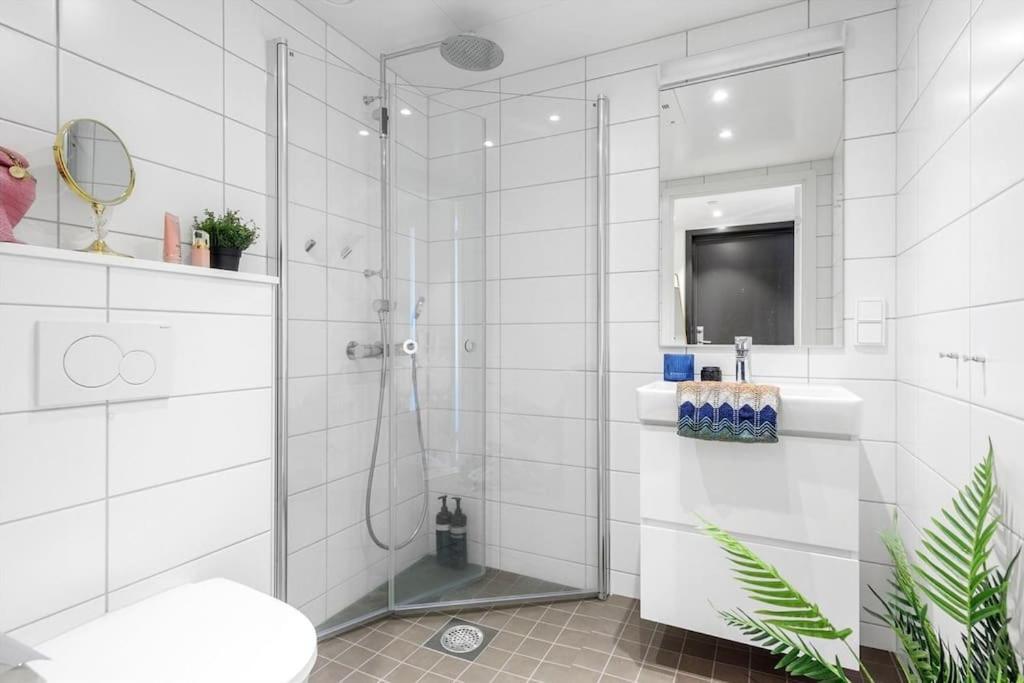 Scandpoint Apartment Fornebu Near Sea Front With Outdoor Walk! Stabekk Luaran gambar