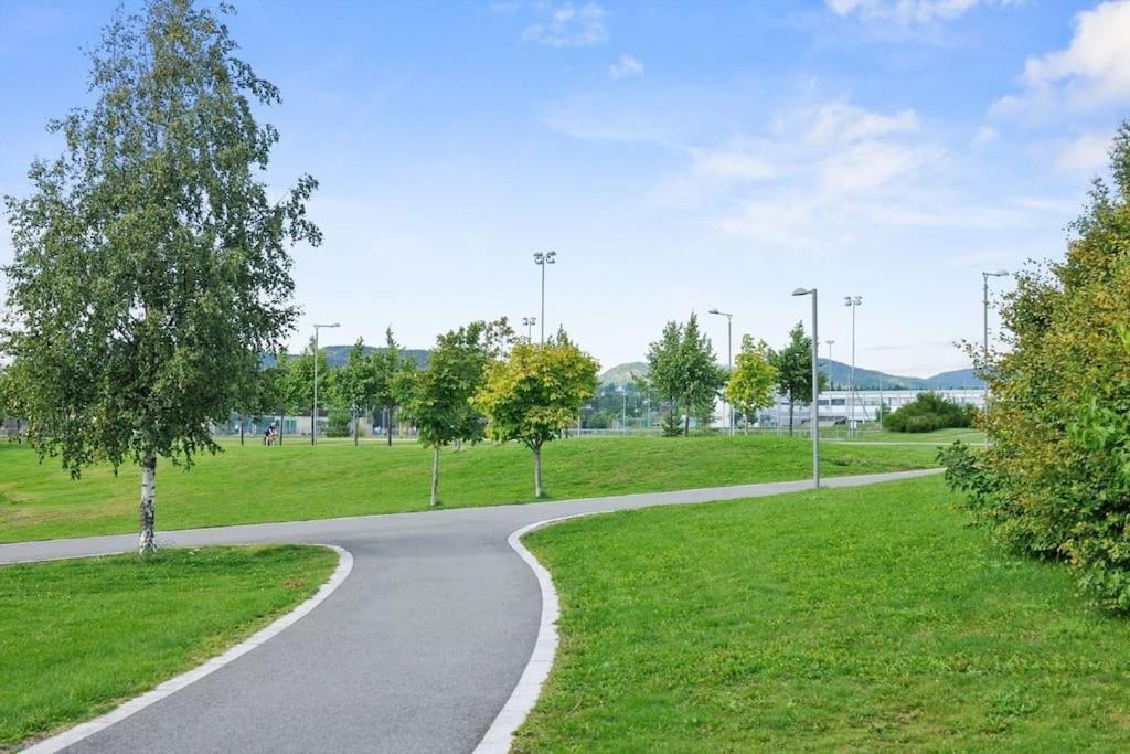 Scandpoint Apartment Fornebu Near Sea Front With Outdoor Walk! Stabekk Luaran gambar